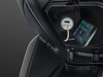 Wow, Dari Hidupkan Mesin Tanpa Kunci Hingga Tersedia Tempat Charger-an, Motor Ini Kekinian Banget Deh!