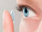 Agar Tak Beresiko, Perhatikan Hal Ini Saat Kamu Hendak Menggunakan Lensa Kontak