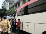 Dengan Bus Ini Kamu Bisa Berpesta Meski Jalanan Macet. Harga Sewanya Bikin Kamu Melongo