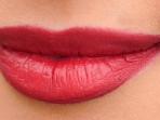 Dengan Cara Mudah Ini, Kamu Tetap Bisa Miliki Bibir Sehat Meski Sering Gonta-ganti Warna Lipstik Lho