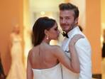 Di Bagian Tubuh Ini, Seorang Gadis Minta Tanda Tangan David Beckham Dituliskan. Pantes Aja Kalau Sang Istri Cemburu
