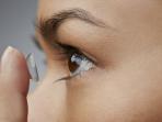 Jangan Pernah Tidur Tanpa Lepas Lensa Kontak! Ada Resiko Bahaya Besar Jika Anda Lalai Mencopotnya 