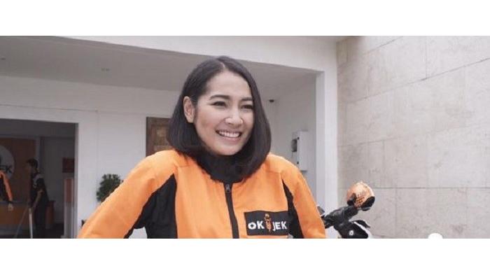 Niken Anjani Langsung Punya Pacar Usai Cerai? Ternyata Begini Gaya Pemain Sitkom OK-Jek Saat Kencan dengan Bule