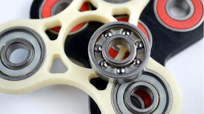 Seru! Beragam Bentuk Fidget Spinner Ini Bikin Asik Suasana, Nomor 3 Paling Beda Guys!