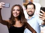 Ternyata Ini Alasan Kenapa Cewek Selfie Dari Atas dan Cowok Dari Bawah!