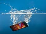 Jangan Panik Duluan, Lakukan Hal Ini Jika Ponselmu Kemasukan Air