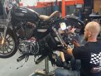 Nggak Ribet, Begini Cara Servis Motor Sendiri Biar Hemat di Kantong