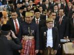 Presiden Jokowi dan Wakilnya Bertukar 'Pakaian' Menjelang Hari Kemerdekaan Indonesia 2017. Ternyata Ini Alasan Dibalik Aksi Luar Biasa Itu