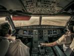 Ternyata Ini Rahasia Dibalik Kokpit Pesawat! Makanan TIdak Sama Antara Pilot dan Co Pilot?