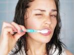 Ternyata Menyikat Bukan Cara Terbaik Untuk Menjaga Kebersihan Gigi! Inilah Rahasianya!
