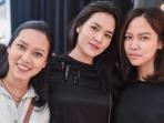 Yuk Tiru Gaya Fashion Raisa Saat Bersama Para Sahabat! Siapa Tau Bisa Bikin Gengmu Terlihat Kompak Saat Liburan