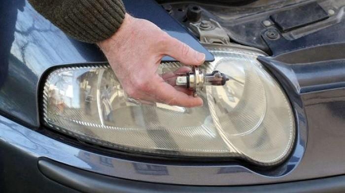 4 Cara Mudah Hilndarkan Lapisan Mika Lampu Mobil dari Efek Menguning