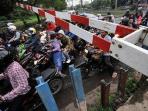 Awas, Menerobos Palang Pintu Kereta Api Bisa Kena Denda Ratusan Ribu Lo