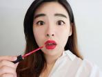 Kesalahan Ini Paling Sering Dilakukan Perempuan Saat Menggunakan Lipstik. Nomor 3 Pasti Sering Banget Kamu Lakukan