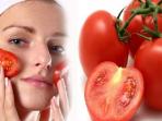 Masih Ragu Kalau Tomat Bisa Tuntaskan Masalah Jerawatmu? Simak Penjelasan & Cara Penggunaannya yang Tepat Ini!