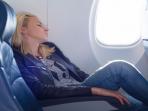 Ternyata Tidur di Saat Pesawat Take Off ataupun Landing Punya Resiko Berbahaya. Ini Penjelasannya