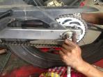 Jangan Asal Pasang Rantai Motor! Ini Dia Efek Buruk Membiarkan Rantai Terlalu Kencang dan Terlalu Kendur