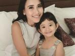 Tak Kalah Berkelas dengan Anak Seleb Lainnya, Putri Ayu Ting Ting Pakai Dress Harga Jutaan