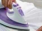 Wah, 7 Kesalahan Menyetrika Pakaian Ini Ternyata Sering Dilakukan Oleh Para Ibu Ibu di Rumah