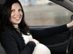 4 Tips Mengemudi yang Aman Bagi Wanita Hamil