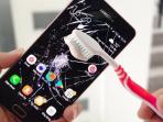 5 Bahan Rumahan yang Ampuh Hilangkan Goresan di Layar HP, Caranya Mudah Lho!