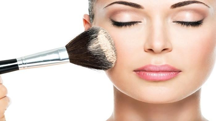 7 Cara Memperbaiki Warna Foundation yang Terang Menjadi Gelap