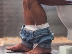 Dianggap Aneh, Kencing dengan Posisi Duduk Ternyata Lebih Menyehatkan bagi Laki-Laki