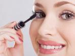 Percantik Tampilan Mata dengan 5 Pilihan Maskara Waterproof Lokal Ini