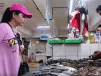 Segini Harga Tas yang Dipakai Nagita Slavina Saat Belanja di Pasar Tradisional Tanpa Menawar