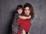 Selalu Kompak Berbusana dengan Putri Sulung, Intip 10 Gaya Modis ala Nia Ramadhani dan Mikhayla