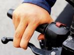 Tips Mengerem Motor Matic Saat Kondisi Darurat yang Wajib Diketahui Pengendara