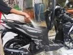 Tips Trik Berkendara - 3 Bagian Penting Motor Injeksi yang Tak Boleh Terkena Air Saat Cuci Motor