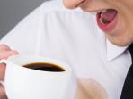 5 Cara Mudah yang Bisa Kamu Lakukan untuk Menghilangkan Noda Kopi di Pakaianmu