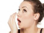 8 Bahan Alami Ini Ampuh Hilangkan Bau Mulut yang Buat Tak Percaya Diri