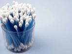 Berhenti Pakai Cotton Bud, Ini Cara Terbaik Bersihkan Kotoran yang Menempel pada Telinga