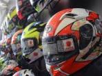 Cara Menyimpan Helm Setelah Dipakai Hujan-Hujanan Agar Tak Bau Apek