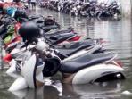 Komponen yang Harus Segera Dicek Jika Motor Mogok Saat Melewati Genangan Air