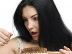 Punya Rambut yang Mudah Rontok? Atasi dengan 5 Cara Alami Ini