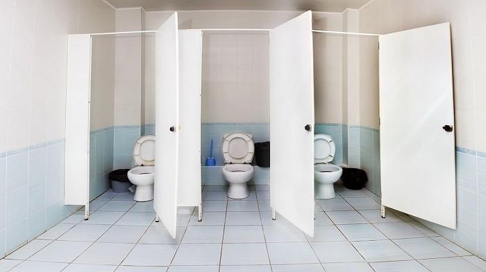 Banyak Pintu Toilet Umum Yang Dibuat Hanya Sampai Batas Lutut Saja Ini Alasannya Blog