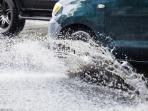 Bisa Membahayakan, Kenali Gejala Aquaplaning Saat Berkendara di Musim Hujan
