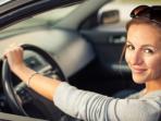 Bukannya Meremehkan, Ini 5 Hal yang Dipikirkan Cowok Saat Lihat Cewek Nyetir