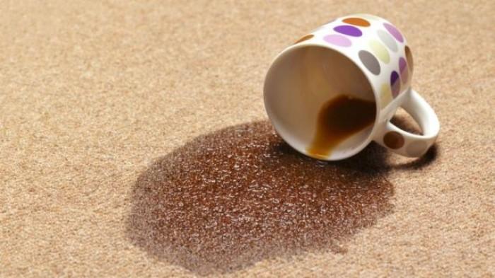 Cara Mudah Hilangkan Noda Kopi Tumpah di Karpet dengan 5 Langkah Ini