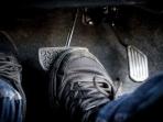 Tak Bisa Sembarangan, Ini Posisi Kaki yang Benar Saat Melakukan Pengereman Mobil