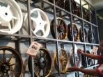 Tak Bisa Sembarangan, Ini Tips Memilih Pelek Motor Ukuran yang Lebih Lebar