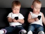 Tak Cuma Mitos, Ini Alasan Kenapa Mainan Lebih Baik Dibanding Smartphone Untuk Anak