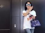 Tak Hanya Pakai Barang Mahal, Ini Bukti Lain Gaya Hidup Mewah Syahrini