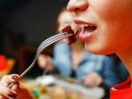 Deretan Makanan Ini Selalu Bikin Mulut Kita Tak Bisa Berhenti Mengunyah, Benar Nggak?