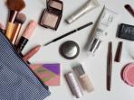 Meski Sibuk dan Males Dandan, Cewek Harus Punya 5 Produk Makeup Ini