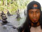 Hebohkan Publik, Inilah Sosok Pembuat Puluhan Batu Bersusun di Sungai Cibojong Sukabumi