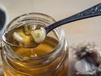 Miliki Tubuh Langsing dengan Konsumsi Madu dan Bawang Putih. Begini Cara Meraciknya